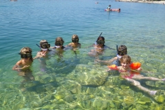 69-a-oue-small-guests-on-beach-in-klek